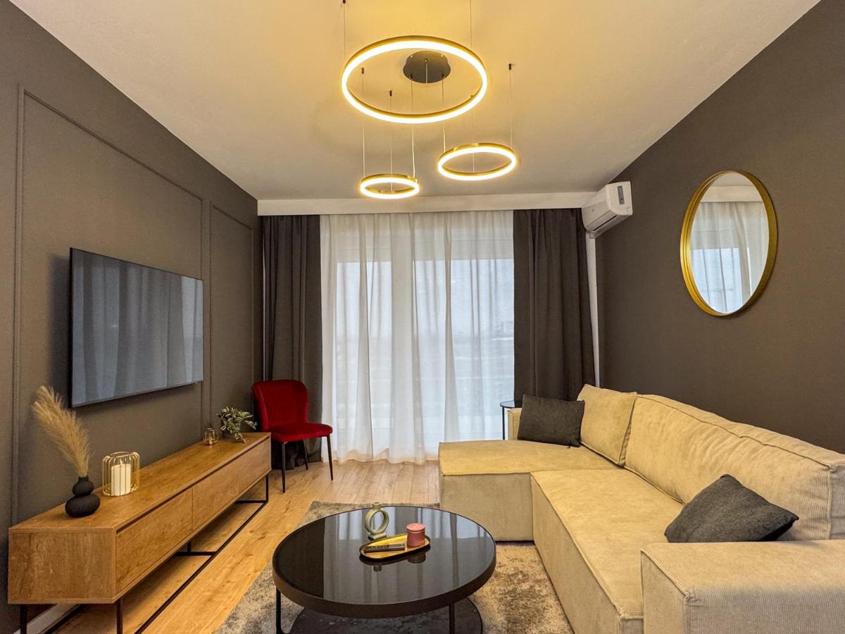 Image 3 of Velvet Noir, Modern & Luxury Apt, Parking