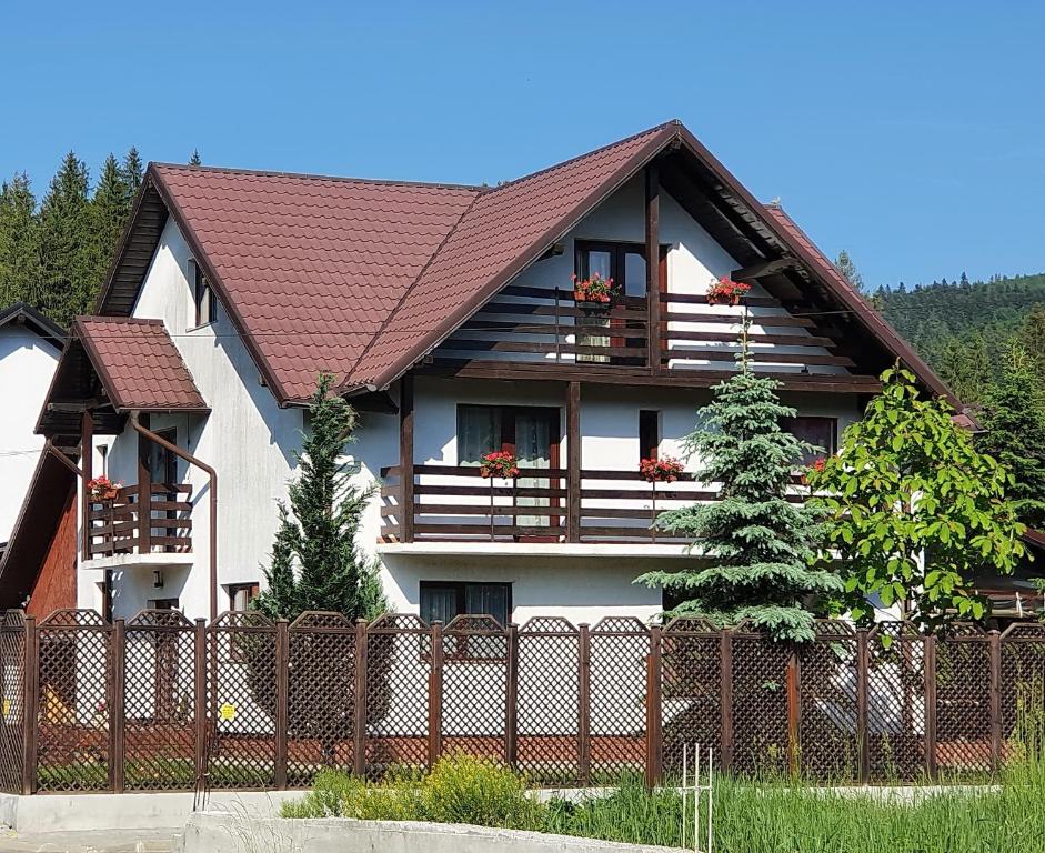 Image 1 of Vila Flora în Gura Humorului