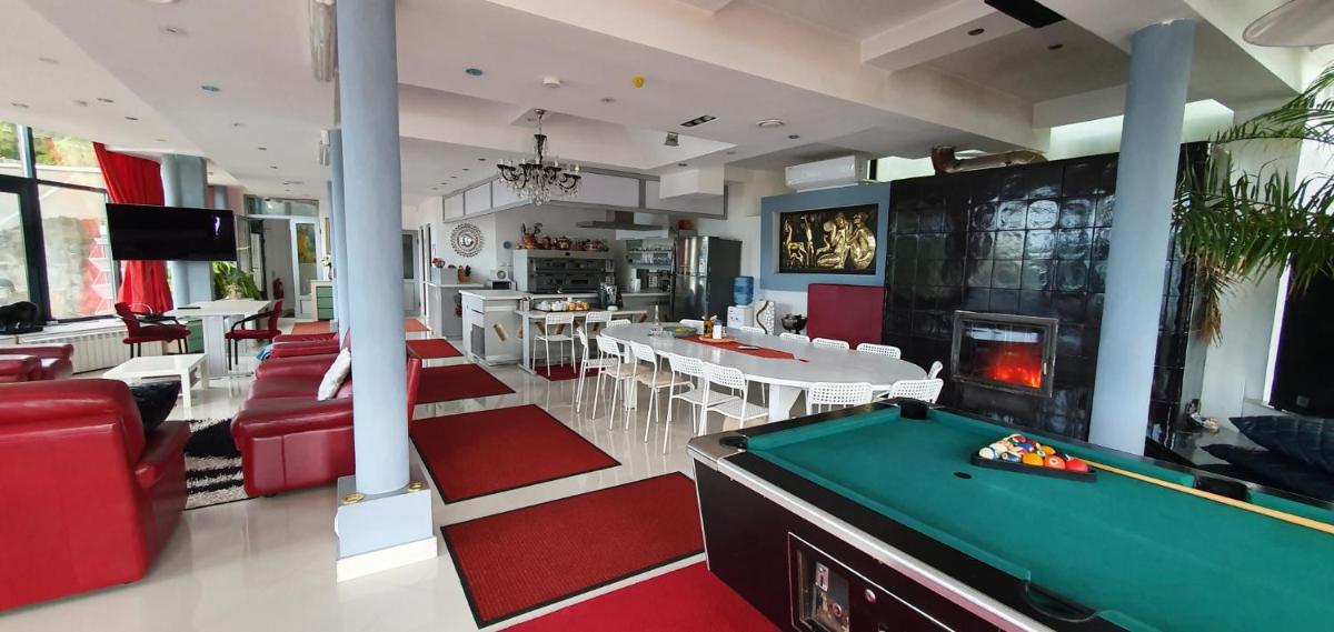 Image 5 of Vila Franceză – Cazare cu jacuzzi pe malul lacului Colibița