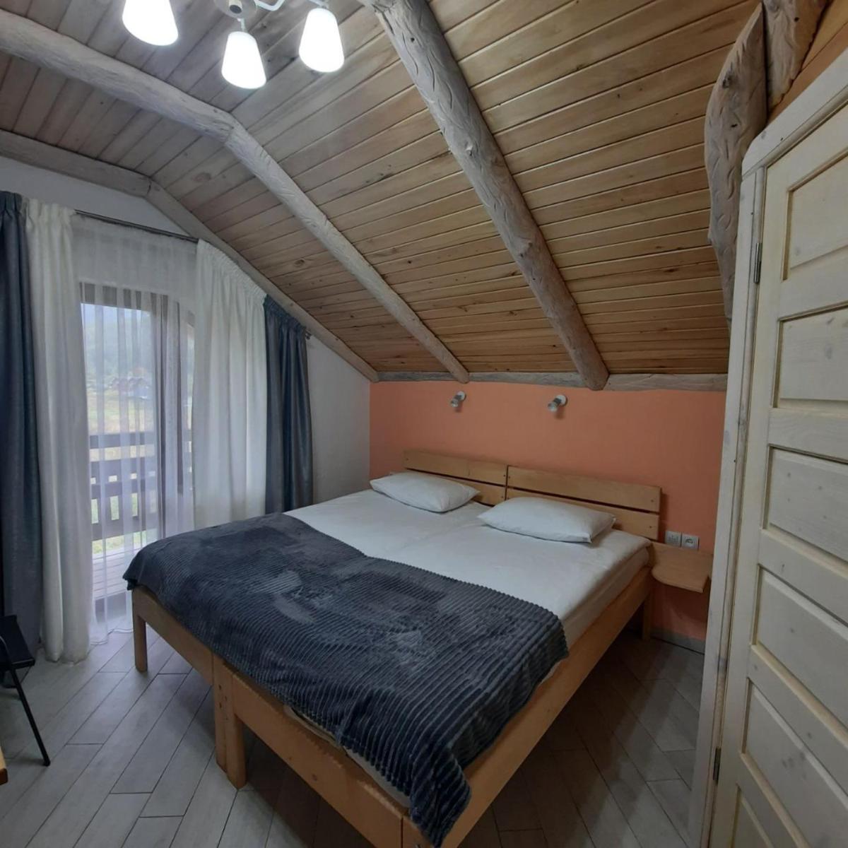 Image 4 of Vovna
